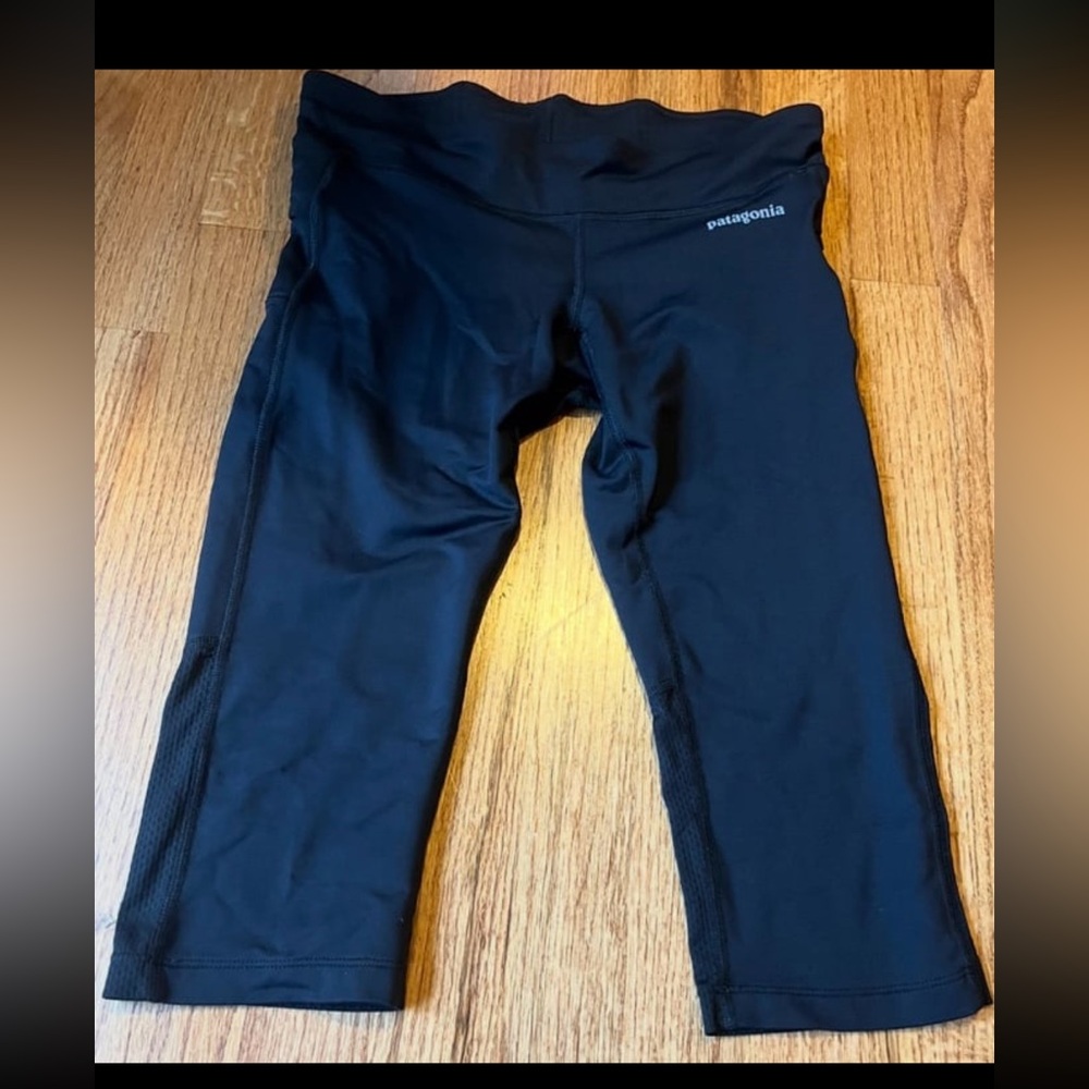 Patagonia Black capri Athletic Stretchy Bottoms